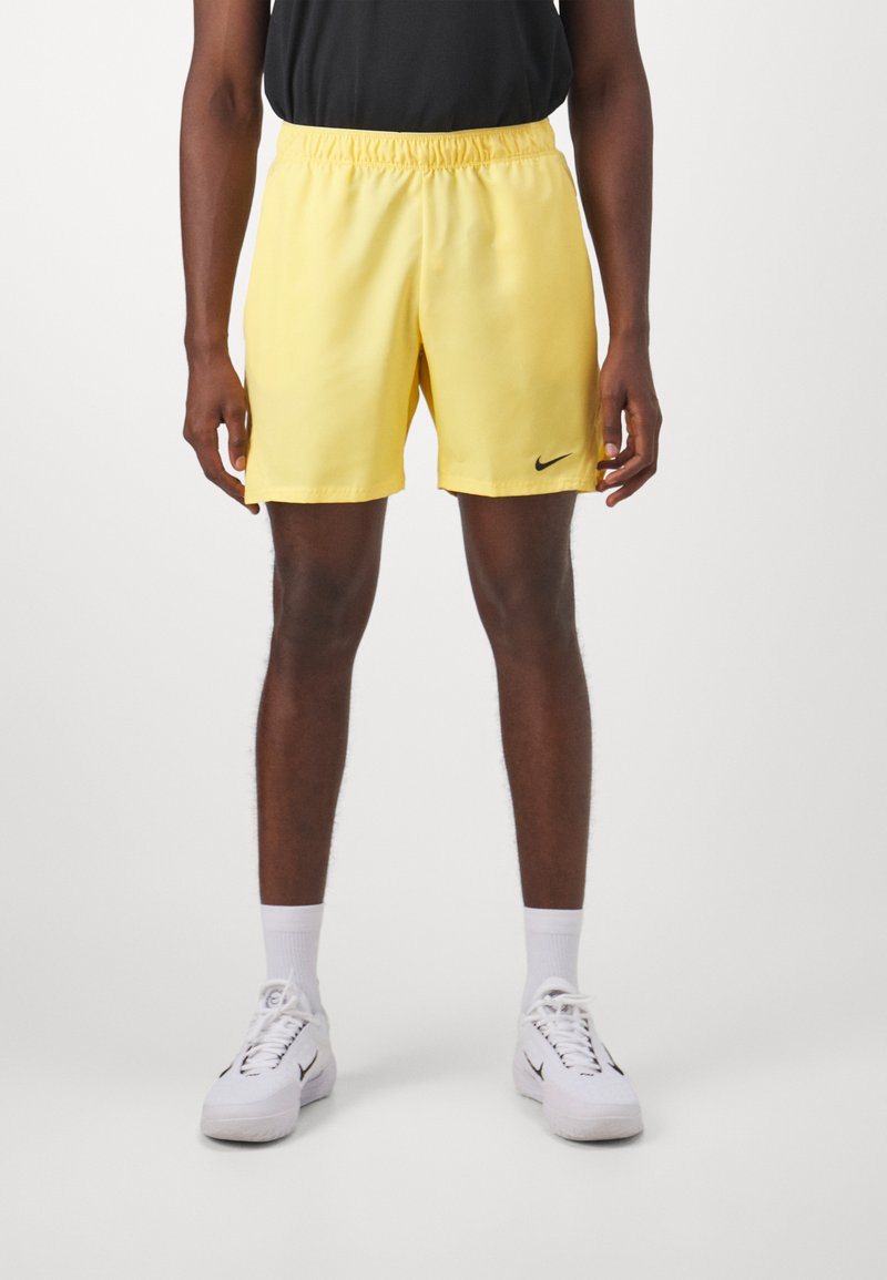 Nike Performance COURT VICTORY - Sport rövidnadrágok - topaz gold/black