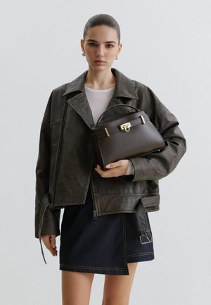 ESTRO Handtas - dark brown