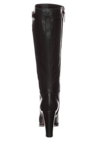 Bota negra de cuero hasta la rodilla con un diseño elegante, punta afilada y tacón grueso. Cuenta con una cremallera en la parte trasera y detalle de costuras verticales.