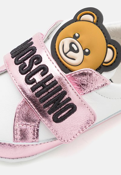 MOSCHINO Spedbarnsko - white/pink/black