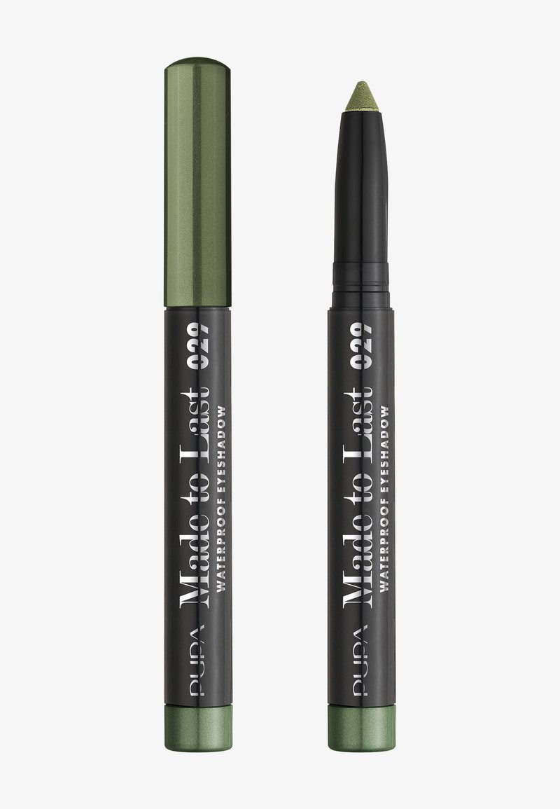 Sombra de ojos impermeable en forma de lápiz, con punta verde y tapa metálica verde, con cuerpo negro mate etiquetado como "Hecho para durar."