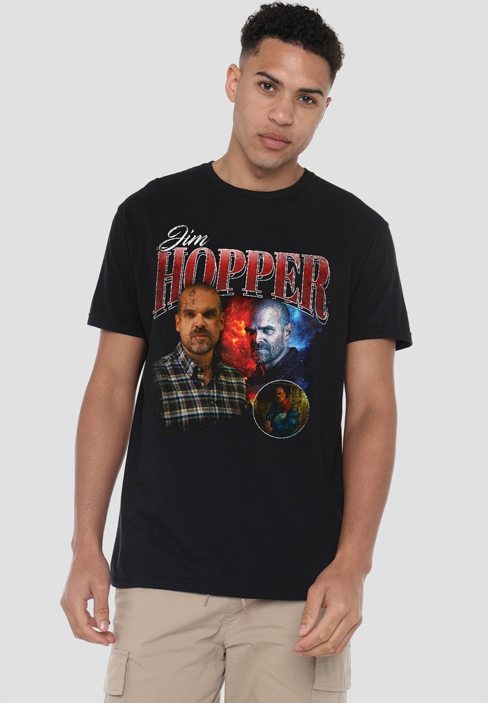 NETFLIX STRANGER THINGS-JIM HOPPER HOMAGE - Print T-shirt