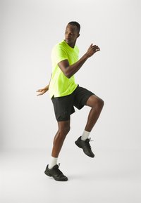 Under Armour LAUNCH - Sportfelső - high-vis yellow