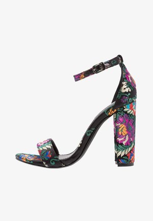 Sandalia negra de tacón alto con bordado floral, tira en el tobillo con hebilla y tacón grueso, con flores vibrantes multicolores.