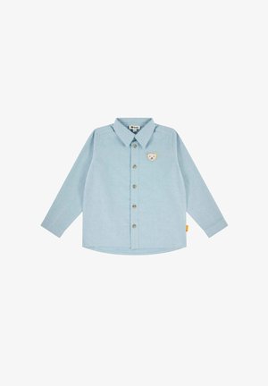 Jasnoniebieska koszula z długim rękawem z zapięciem na guziki, z ostro zakończonym kołnierzykiem i małą haftowaną na piersi postacią misia. Miękka tkanina i wygięty dół.