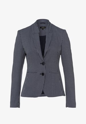 Blazer bleu marine sur mesure présentant un petit motif pied-de-poule, un revers cranté, deux boutons et une silhouette ajustée. Texture de tissu lisse.