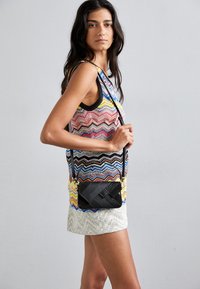 Missoni WAVE SHOULDER BAG Borsa a mano black/nero