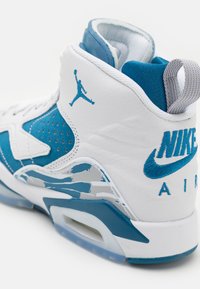 Jordan JUMPMAN MVP - Kosárlabdacipők - white/industrial blue/wolf grey