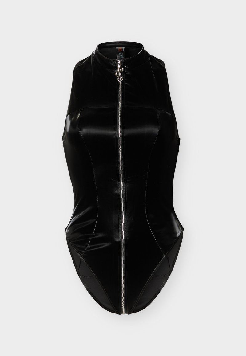 Body noir sans manches avec col montant et fermeture éclair à l'avant, en tissu brillant et lisse.