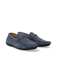 Ciemnoniebieskie zamszowe loafersy z ozdobnym metalowym łańcuchem, haftem w stylu mokasynów, gumową podeszwą i zaokrąglonym noskiem.