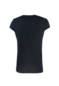 Camiseta negra de manga corta hecha de una tela suave con un escote redondo, con una textura lisa y un diseño simple. Sin patrones ni acentos.
