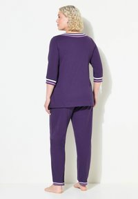 Ulla Popken STREIFENDETAILS V-AUSSCHNITT 3/4-ARM SET - Conjunto de pijama - aubergine