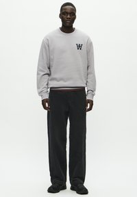 DOUBLE A BY W.W. LAX - Stoffhose - black sand