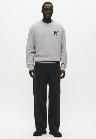 WOOD WOOD WWLAX - Pantaloni - black sand