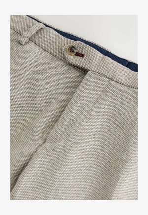 Pantaloni beige in tessuto con un sottile motivo intrecciato, dotati di chiusura a bottone singolo e fodera blu navy nella vita.