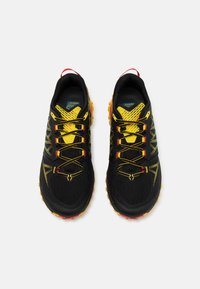 La Sportiva BUSHIDO III - Bėgimo bateliai, skirti nelygiam paviršiui - black/yellow