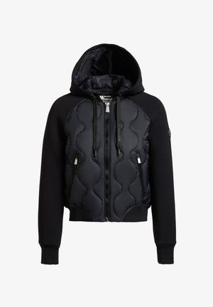 Chaqueta negra acolchada con capucha, cremallera frontal, bolsillos con cremallera y puños acanalados, que presenta un frente acolchado y mangas de tela lisa.