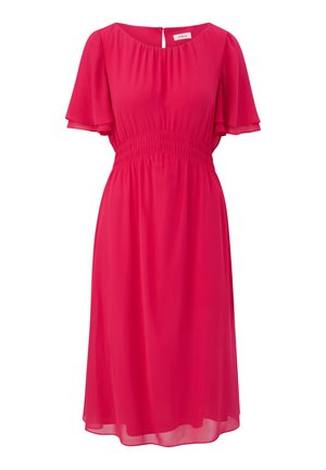 Roze chiffon jurk met korte fladdermouwen, een ronde halslijn en een smock taille. Voorzien van een sleutelgat sluiting aan de achterkant.