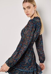 Apricot PAISLEY RUFFLE MINI - Vardagsklänning - navy