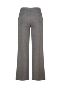 Grijze, wijde pantalon van zacht materiaal, met twee achterzakken en een comfortabele tailleband. Gladde textuur zonder zichtbare patronen.