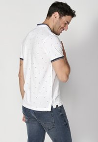 Koroshi SHORT SLEEVE  - Apdrukāts T-krekls - blanco   white