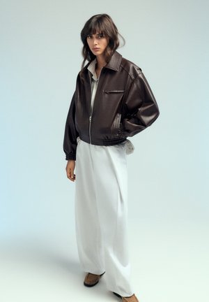 PULL&BEAR, DAD FIT LEATHER EFFECT - JACKET - Bomberjakke - brown