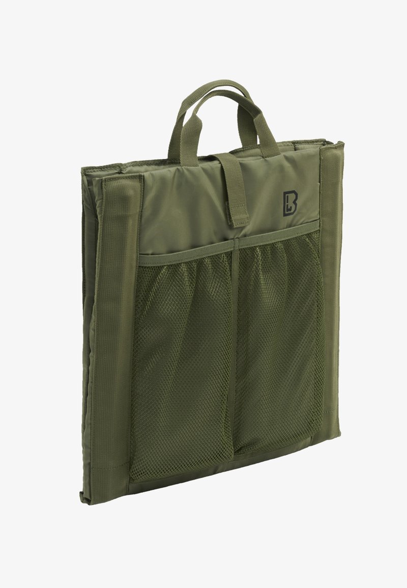Bolsa de tela verde con dos bolsillos de malla, forma rectangular, asas cortas, material duradero y un logo en el frente.