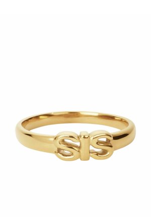 Bague en or avec des lettres en relief formant "SIS" sur un anneau lisse et poli sur fond blanc.