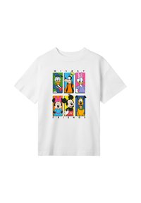 Bílý tričko s barevnými blokovými portréty postav Disney, jako jsou Donald, Goofy, Daisy, Minnie, Mickey a Pluto, a textem "Mickey a přátelé".