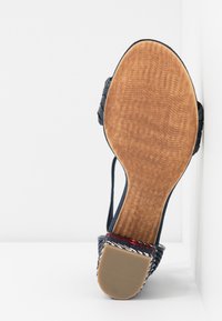 Marco Tozzi Riemensandalette - navy metallic