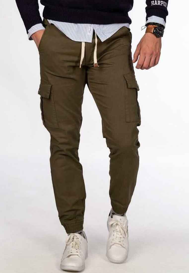 Pantalón cargo verde militar con bolsillos para hombre