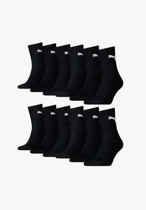 Schwarze Crew-Socken aus Baumwolle mit gerippter Struktur und weißem Logo am Bund. Packung mit zwölf Paar, wobei jede Socke ein ähnliches Design hat.