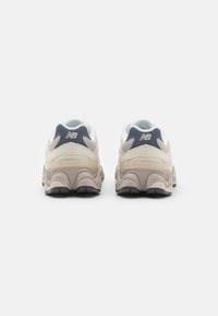New Balance 9060 - Sportcipő - grey/offwhite
