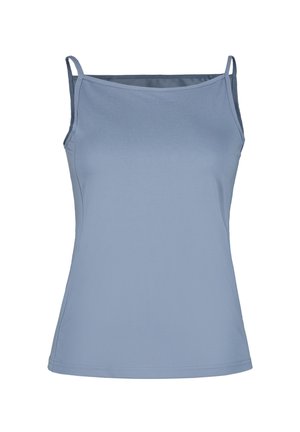 Camiseta sin mangas azul claro ajustada con tirantes finos y escote recto, textura de tela lisa y sin costuras.