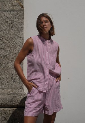 InWear, BILLYIW - Blúzka so zapínaním na gombíky - faded red pinstripe