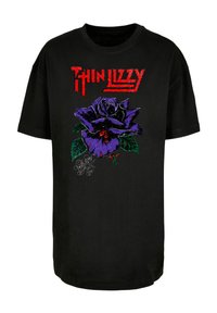 Čierne bavlnené tričko s grafikou purpurovej ruže s červenými akcentmi a textom "Thin Lizzy" v tučnom červenom písmene hore.