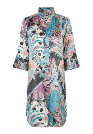 Dolga, gumbasta kimono iz svile. Ima večbarvni cvetlični paisley vzorec v odtenkih roza, modre in črne. Ovratnik mandarina.