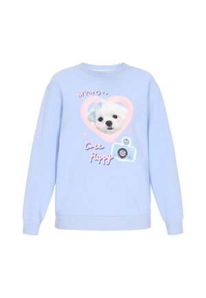 Bluză sport albastru deschis, cu un design în formă de inimă roz ce înfățișează fața unui cățeluș și o grafică cu o cameră foto. Material moale, cu manșete și tiv striate.
