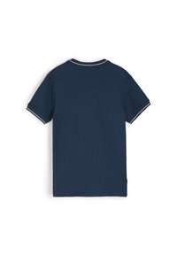 Granatowa koszulka typu t-shirt z krótkim rękawem, wykonana z textured materiału, z okrągłym dekoltem i białymi lamówkami wokół kołnierza i rękawów.