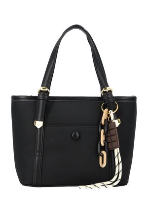 Geantă tote neagră cu mâner dublu, buzunar frontal cu nasture și breloc decorativ cu zale de lanț, pandantiv de ciocolată și panglică cu dungi.