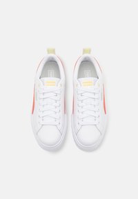 Puma MAYZE - Sapatilha de treino - white/pistachio
