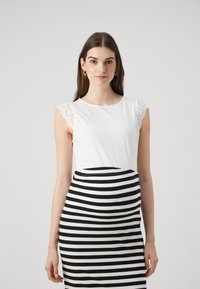 Vero Moda Maternity - VMMEMILY GATHERING - T-shirt print - snow white Miniatuurafbeelding 1