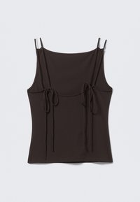 Crni top na bretele od mekog materijala, s tankim podesivim naramenicama i dva prednja vezanja. Glatka tekstura s pripijenim krojem.
