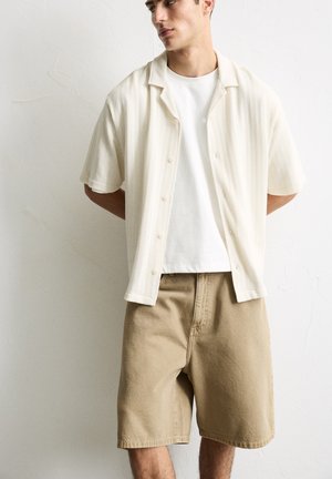 BAGGY - BERMUDA - Denim shorts - khaki
