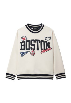 Sweatshirt blanc à col ras du cou avec poignets et ourlet rayés noirs, arborant le texte « BOSTON », une ancre, ainsi que des écussons « Athletics », « Cool » et « Sport Club 36 ».