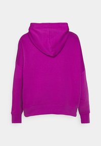 Sweatshirt à capuche violet vif avec des manches longues, des poignets côtelés et un ourlet côtelé, présenté de dos sur fond blanc.