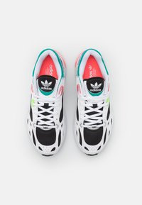 adidas Originals ASTIR - Sapatilhas - footwear white/core black/acid red