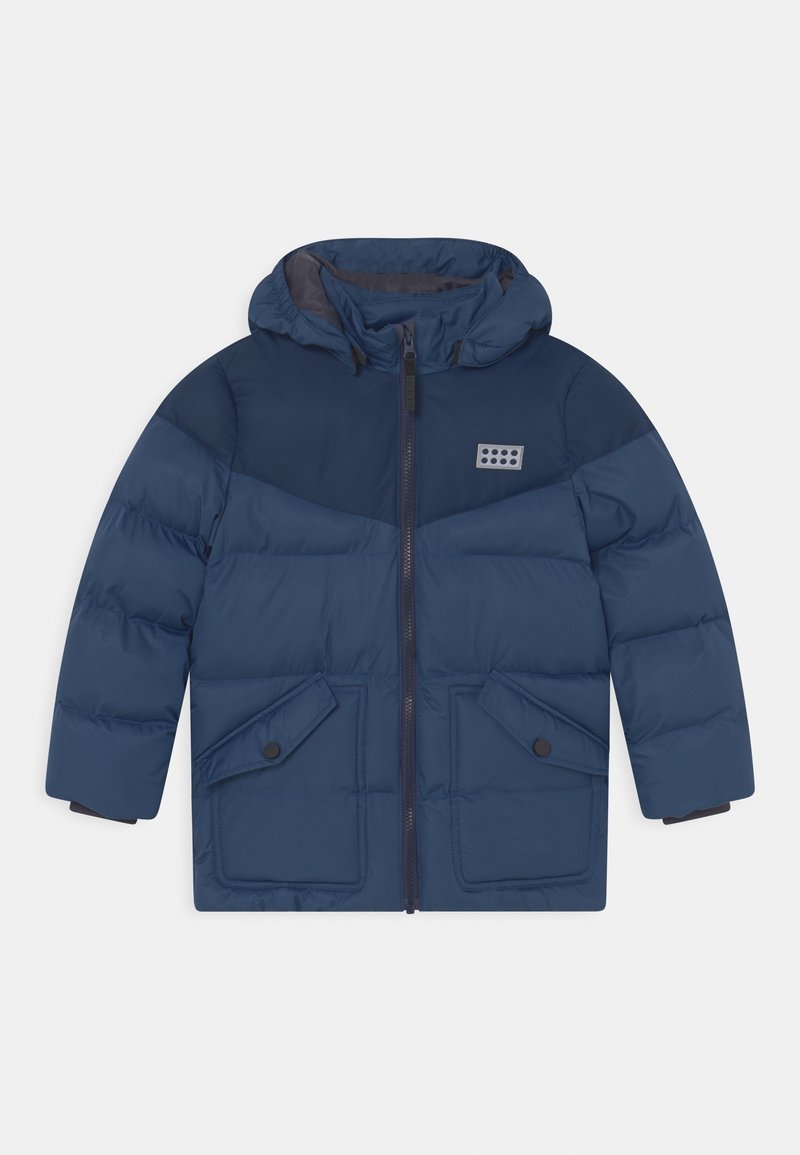 Dunkelblaue Steppjacke mit Kapuze, zwei Fronttaschen, einem Reißverschluss und einem strukturierten Paneeldesign auf der Brust. Aus synthetischem Material gefertigt.
