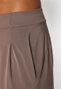 Nike Performance BLISS TROUSER - Bukse - ironstone clear