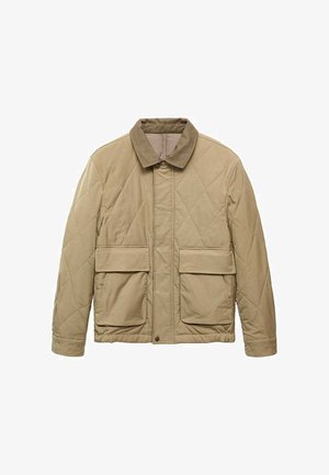 Giacca trapuntata beige con chiusura a bottone, colletto e due ampie tasche frontali. Realizzata in un tessuto liscio con una leggera imbottitura.